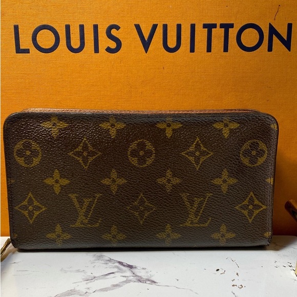 Louis Vuitton Handbags - Authentic Louis Vuitton Monogram Zippy Wallet
